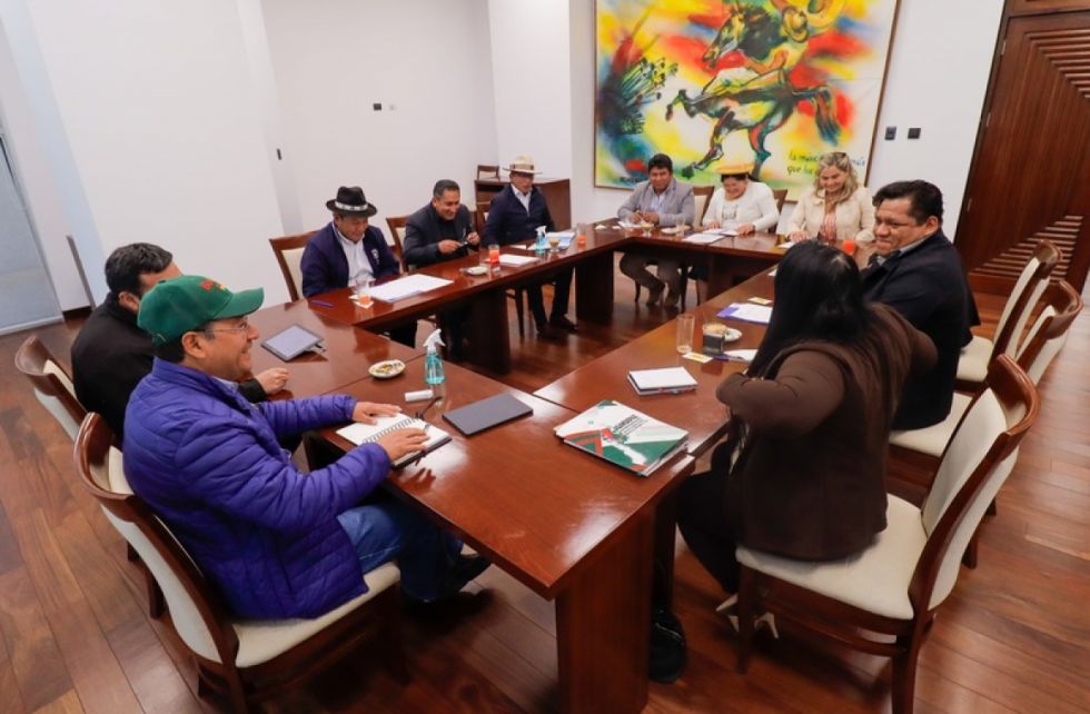 Arce y alcaldes pactan frenar el contrabando a la inversa 