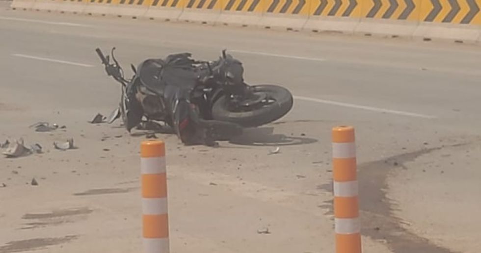 Yacuiba: Motocicleta queda destrozada tras choque con un taxi 