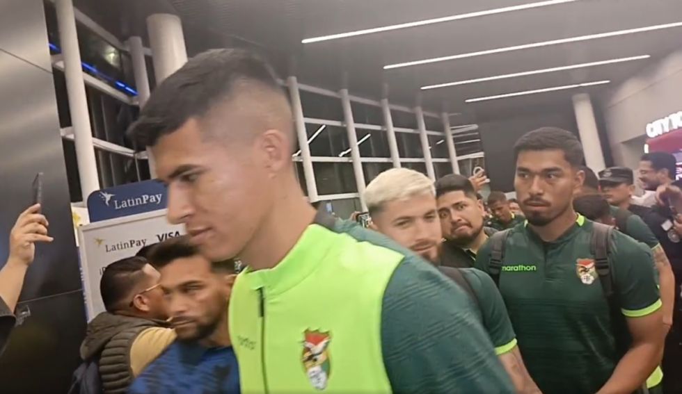 La Selección ya está en Buenos Aires: Así fue su llegada a Aeroparque rodeada de compatriotas