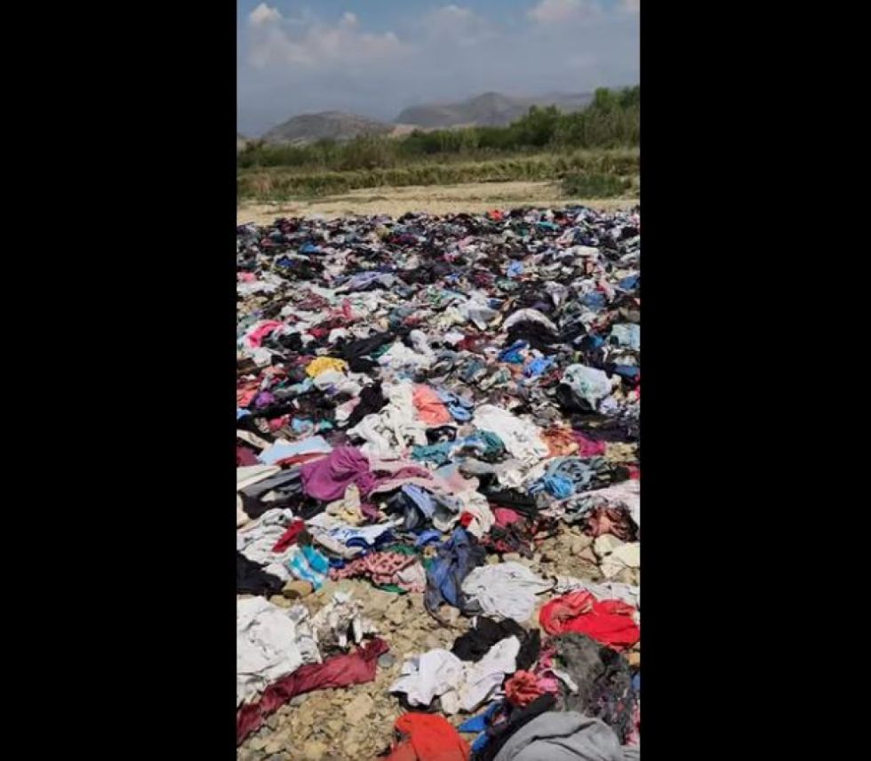 Vecinos denuncian contaminación en el Río Guadalquivir por ropa de contrabando incinerada