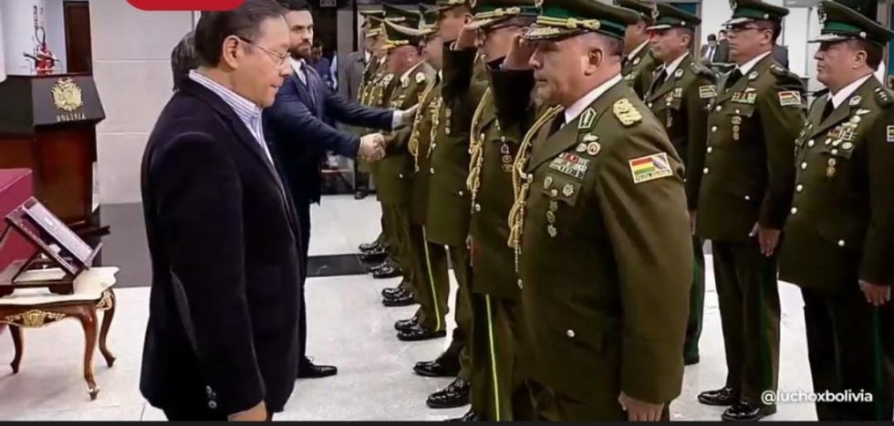 Arce posesionó al general mayor Augusto Russo como nuevo Comandante de la Policía 