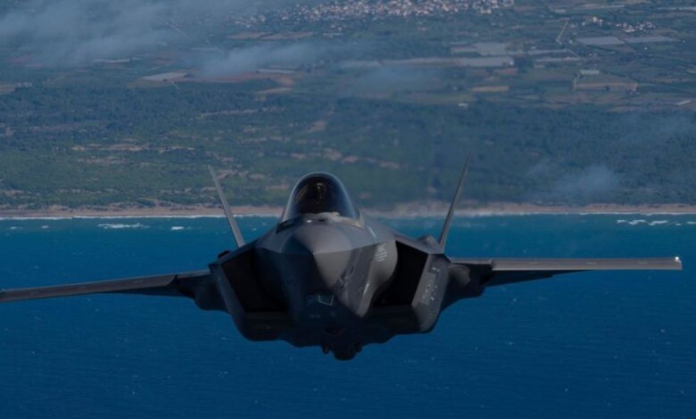La OTAN decide iniciar ejercicios nucleares