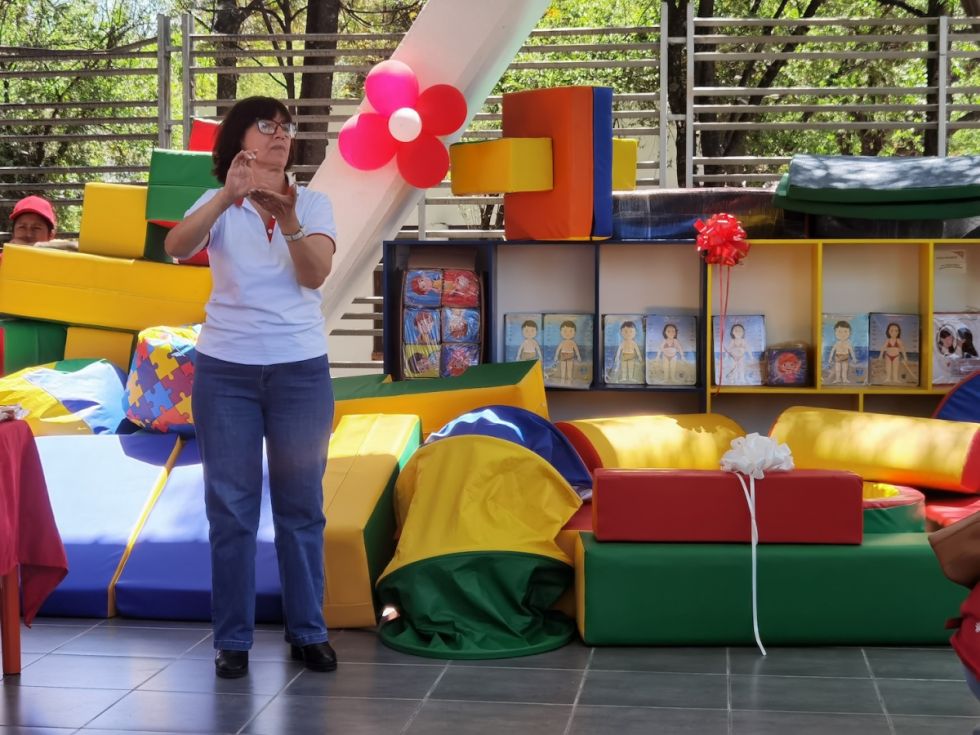 Material y mobiliario didáctico para una sala lúdica