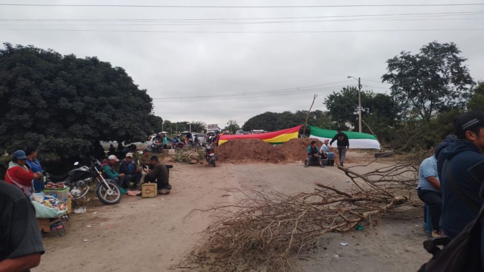 Campesinos instalan bloqueo indefinido en la Ruta 9 de Yacuiba