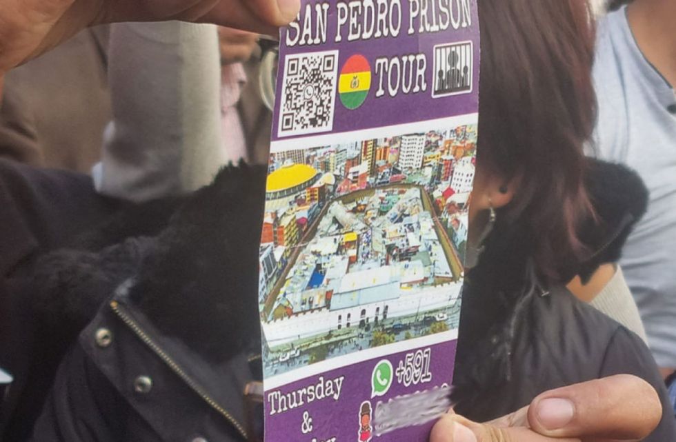 Recluso ofrecía tour en la cárcel de San Pedro con volante en inglés para turistas