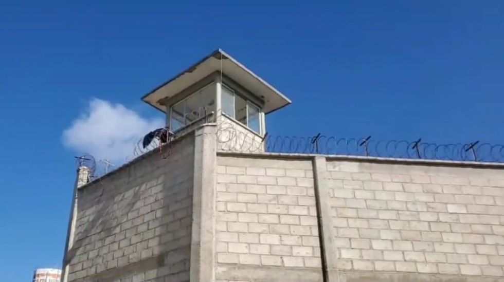 Reportan fuga de al menos un recluso del penal de Morros Blancos - Tarija