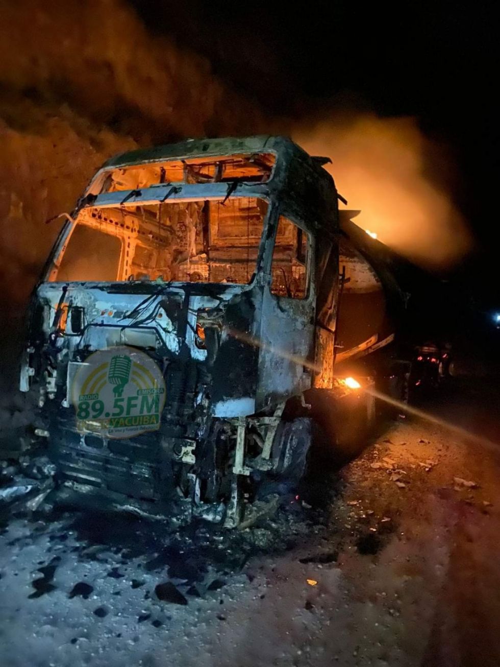 Caraparí: Reportan incendio de un camión cisterna 