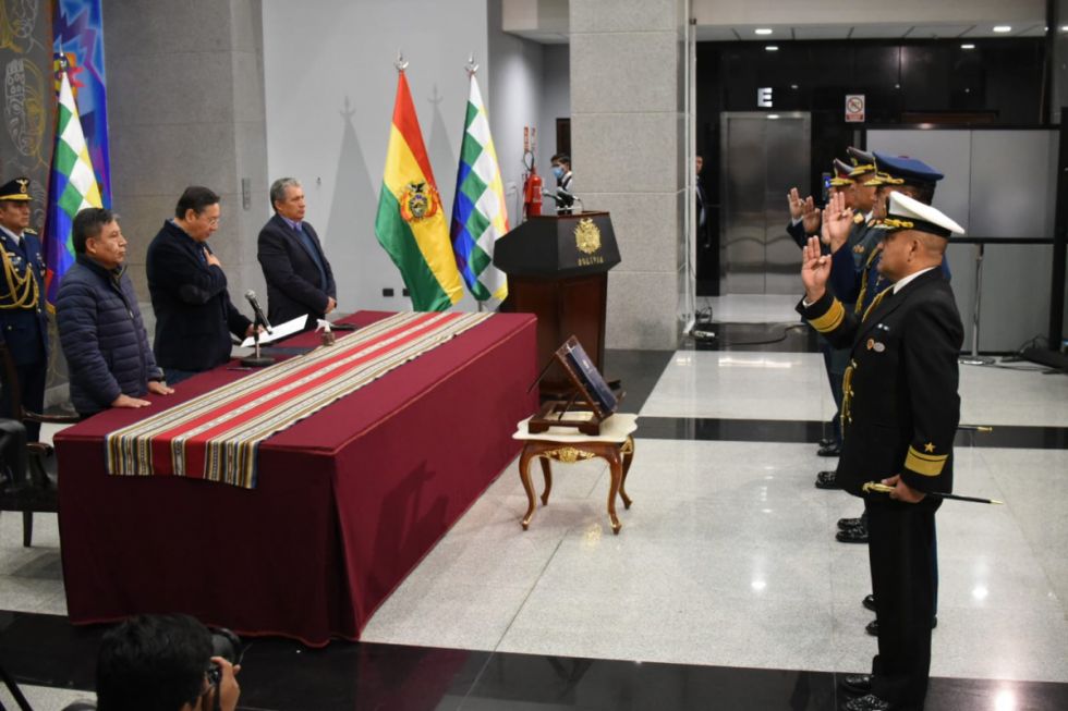 Arce cambia al nuevo Alto Mando Militar en medio de crisis social y violencia