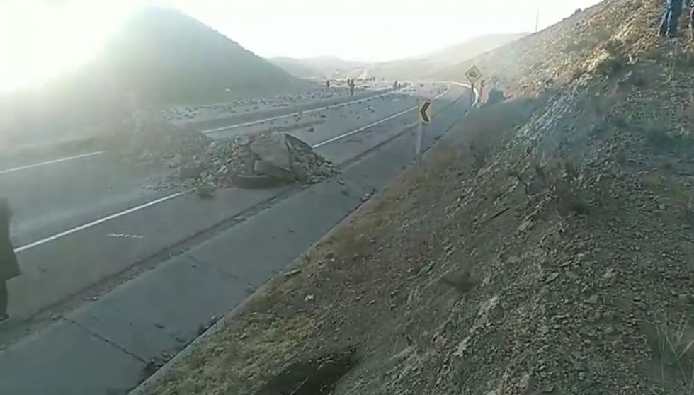 La Policía intervino un bloqueo de ‘evistas’ en la carretera La Paz – Oruro; hay 14 aprehendidos