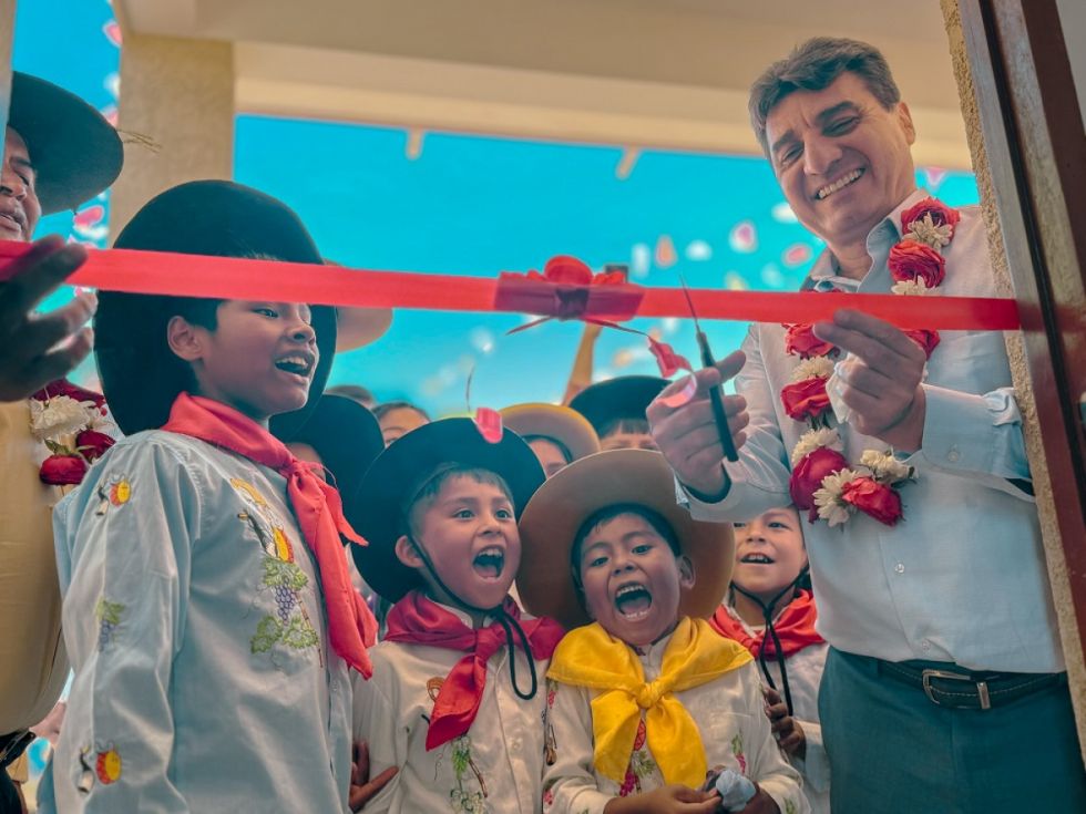 Entregan aulas a la unidad educativa de Canchones