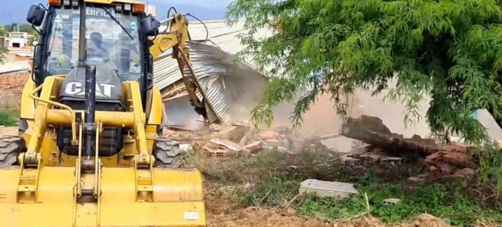 Municipio de Tarija demuele siete viviendas construidas ilegalmente 