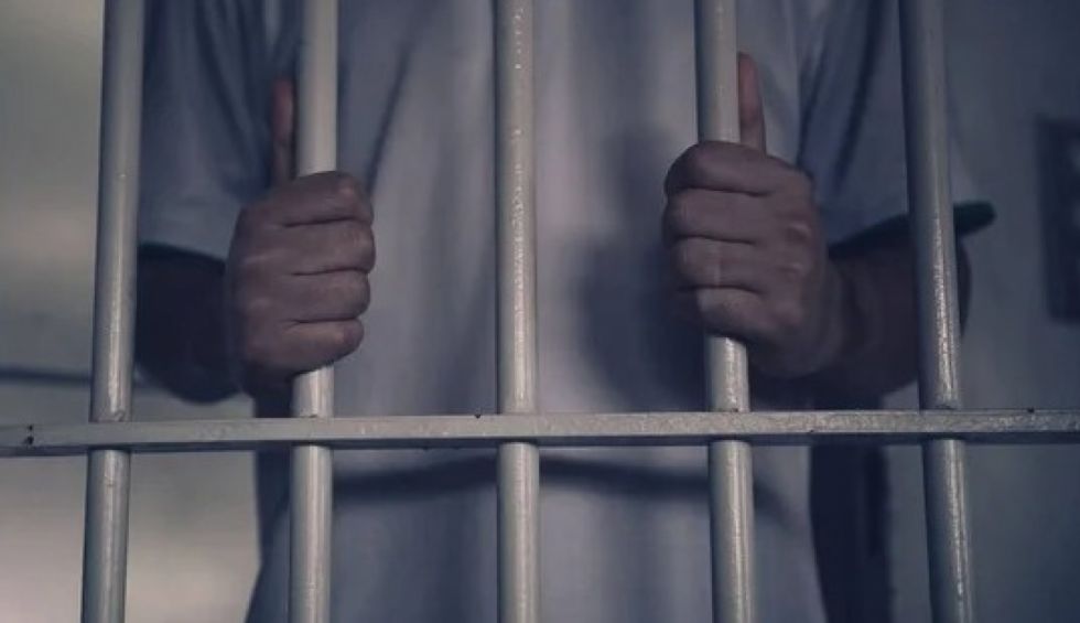 Condenan a joven por violar y embarazar a una menor