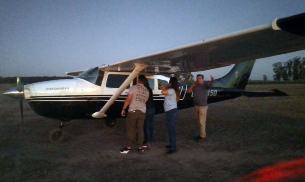 Interceptan avioneta boliviana con casi media tonelada de droga en Argentina