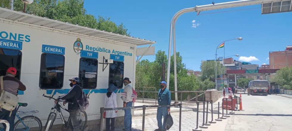 Presuntos estafadores trataron de huir a Argentina