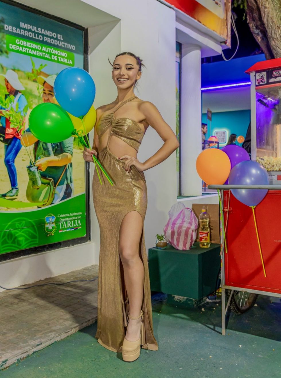 Ariana Romero, azafata del GADT