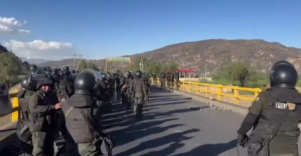 Desbloqueo: Policía reestablece el tránsito en Parotani