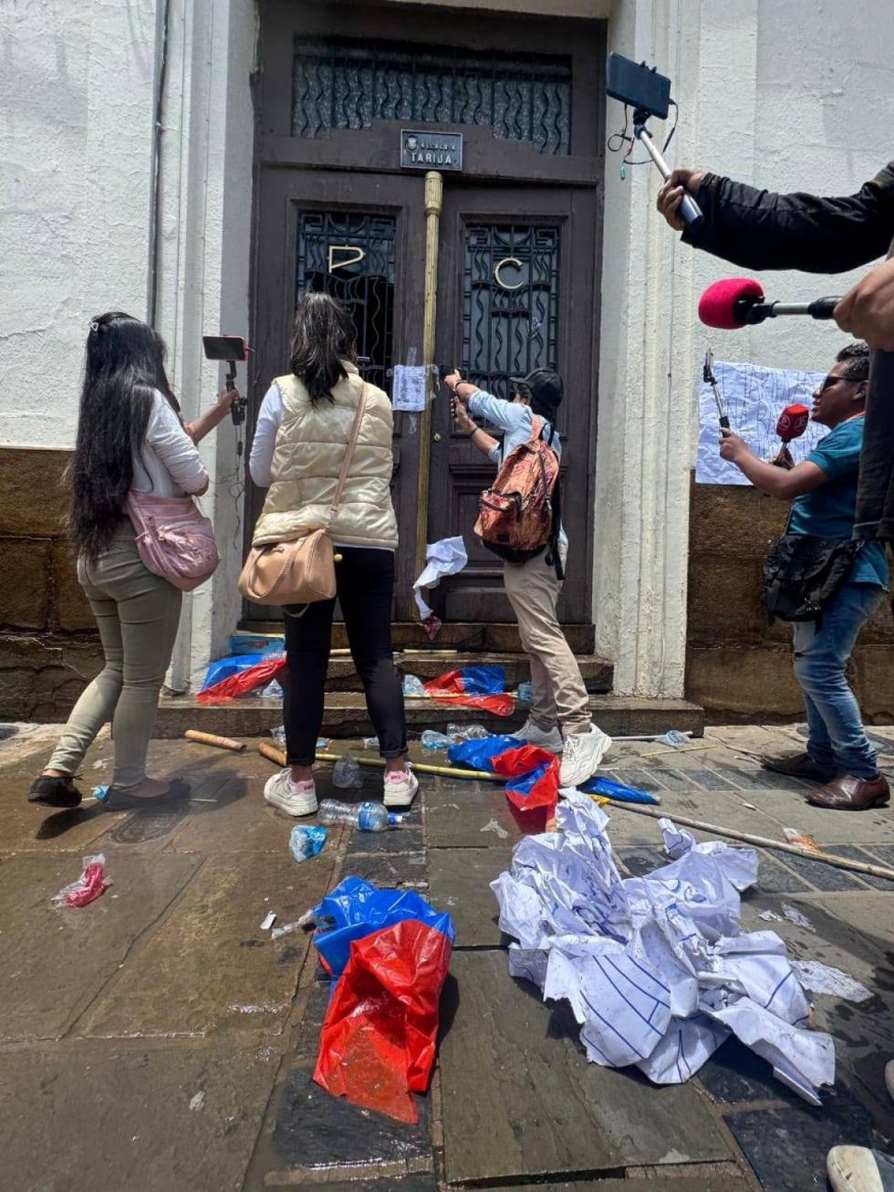 Alcaldía de Tarija denuncia a universitarios por destrozos y agresiones