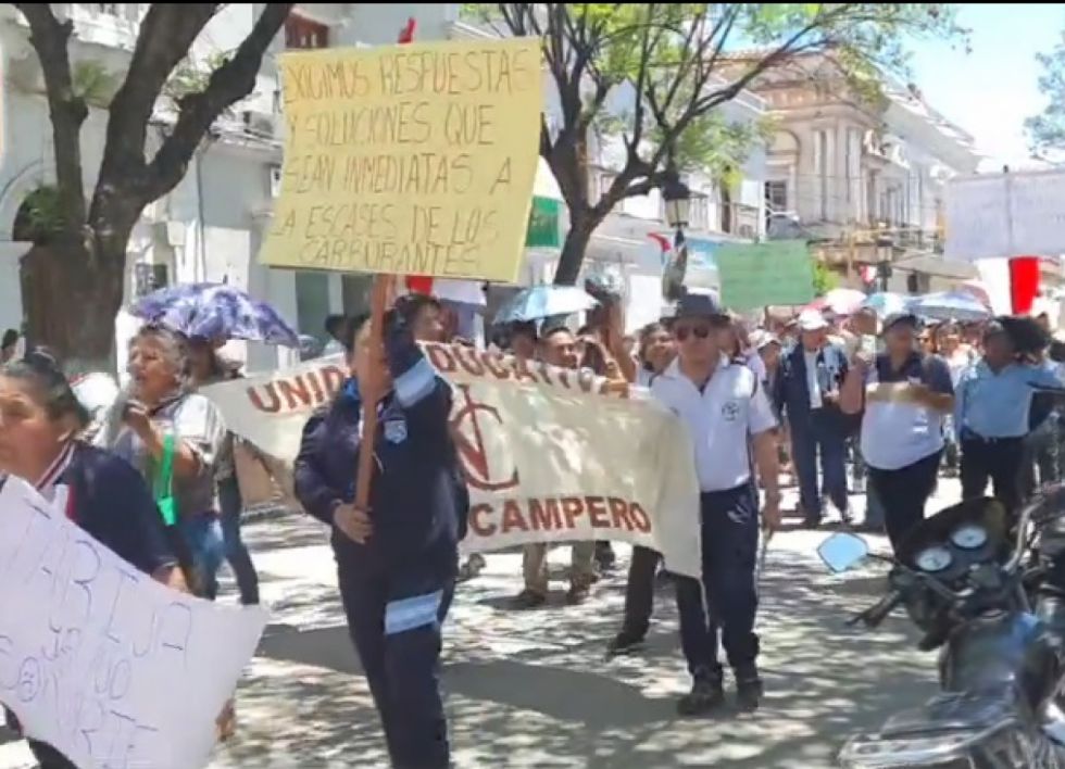 Marcha exige más control de precios y menos “líos políticos”