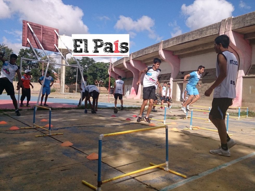 Entrenamiento en la cancha alternas del estadio IV Centenario (ascenso a la Liga)