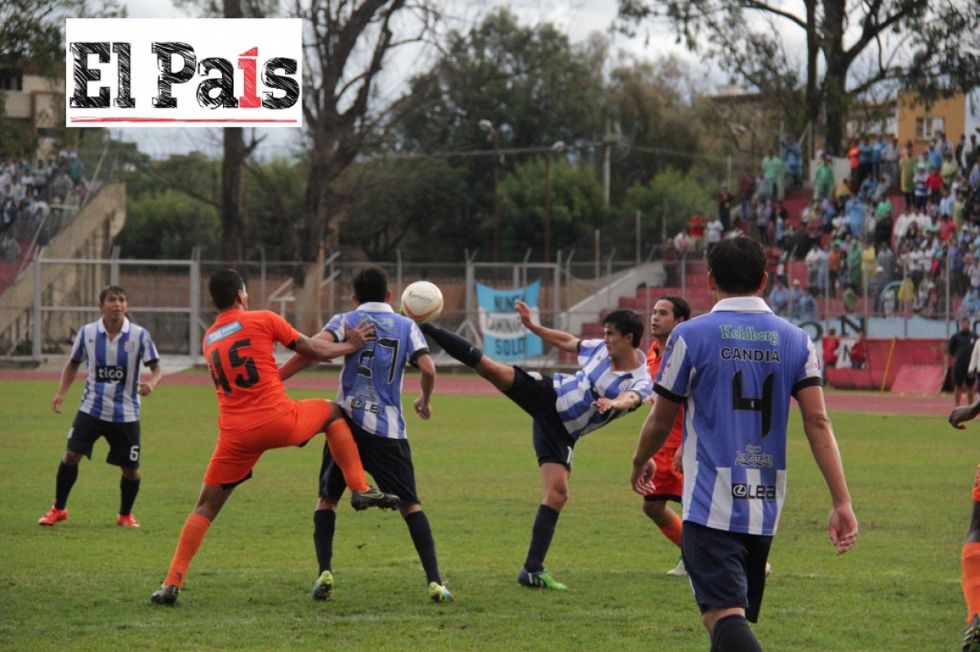 San “Pocho”: Una reacción que le caracterizaba era plasticidad que tenía para levantar la pierna para despejar el balón sin cometer infracción. Un taekwondista cinta negra jugando 