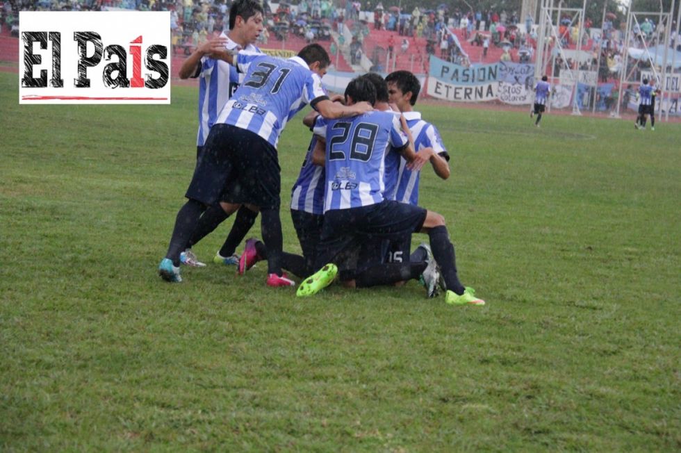 Celebración de un gol en el triunfo ante Ramiro Castillo (ascenso a la Liga)