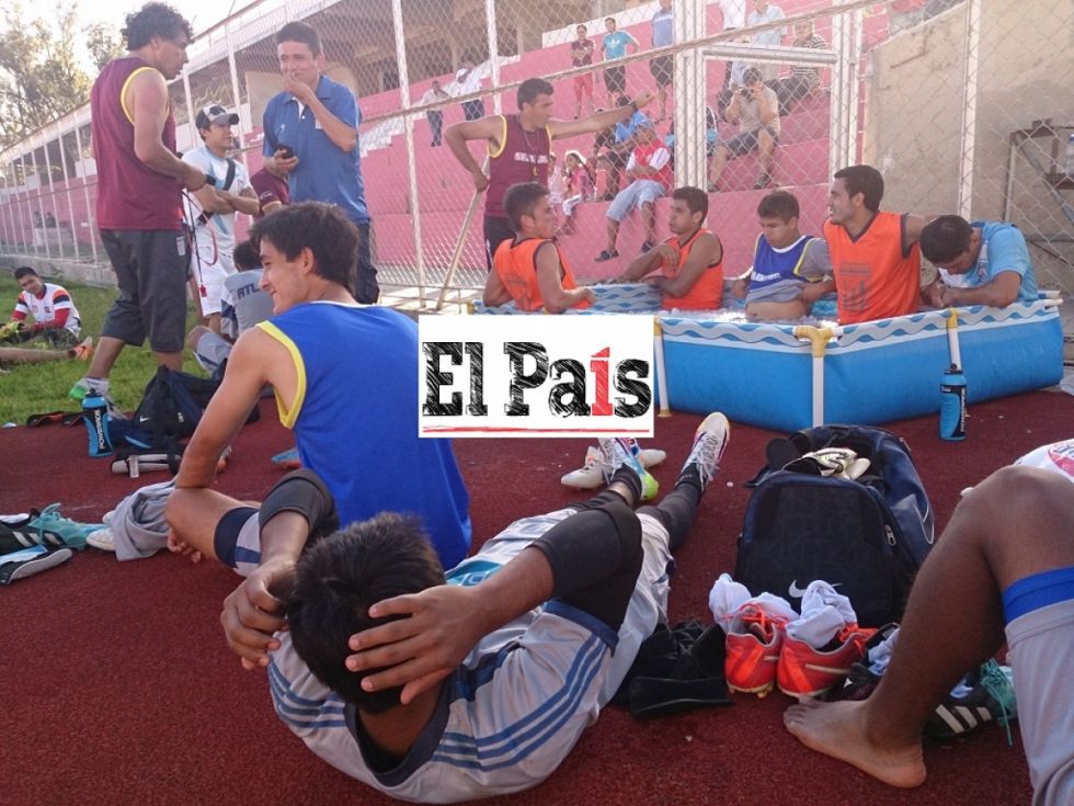  Momento de la hieloterapia tras una semana intensa en la preparación física (ascenso a la Lig