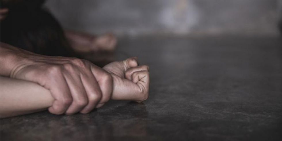 Una mujer denuncia que su ex entró a su casa y la violó