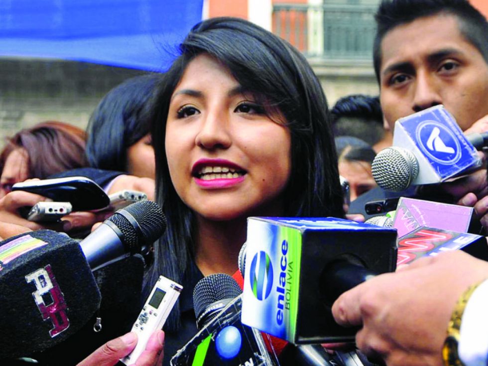 (Video) Evaliz advierte "cacería de evistas" y dice que Evo está "con compañeros"