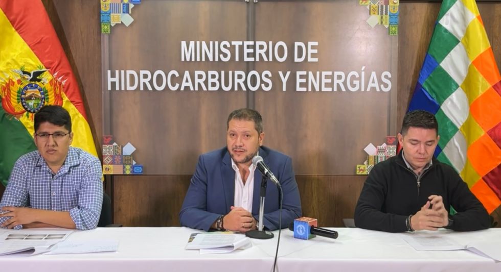 Gobierno libera el comercio de carburantes por un año