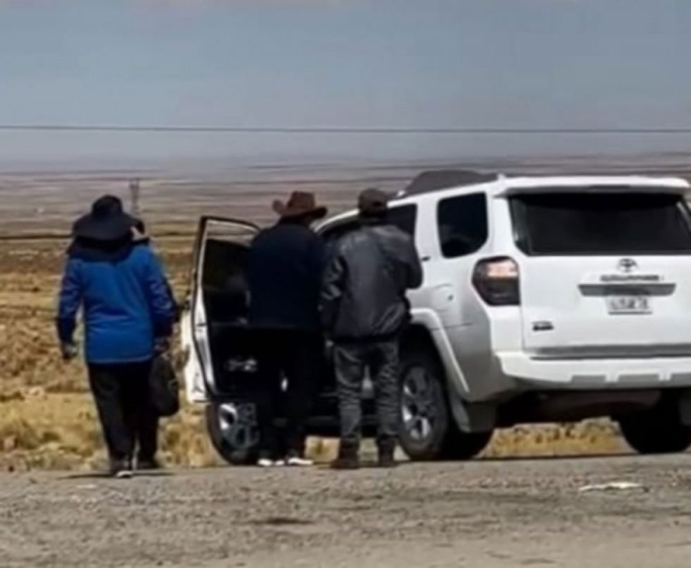 Juez de La Paz declina competencia y deriva a Cochabamba caso del vehículo utilizado por Evo en una marcha