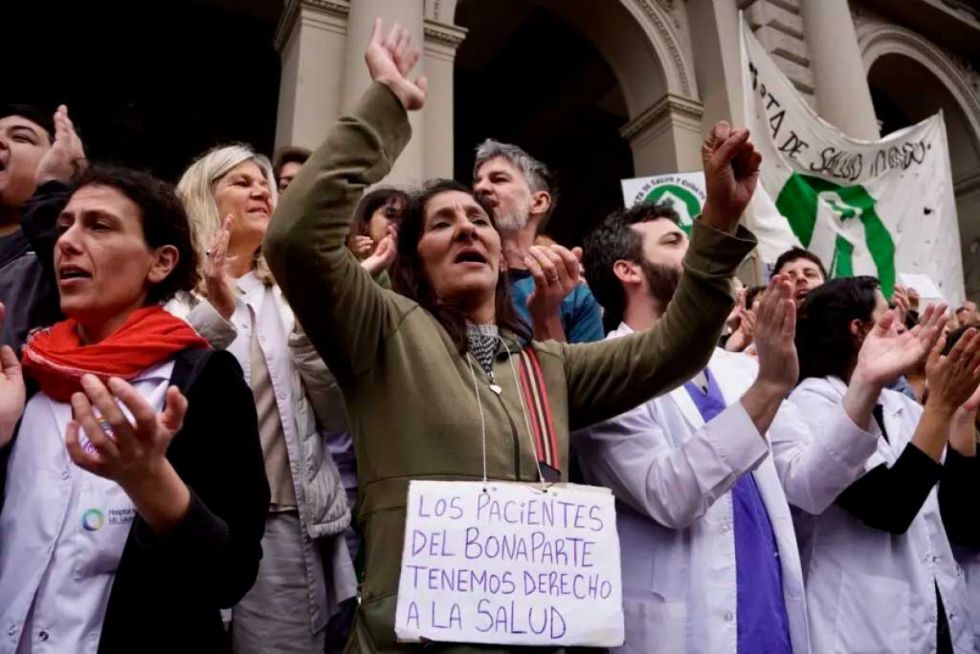 Denuncian crisis del sistema de salud en Argentina