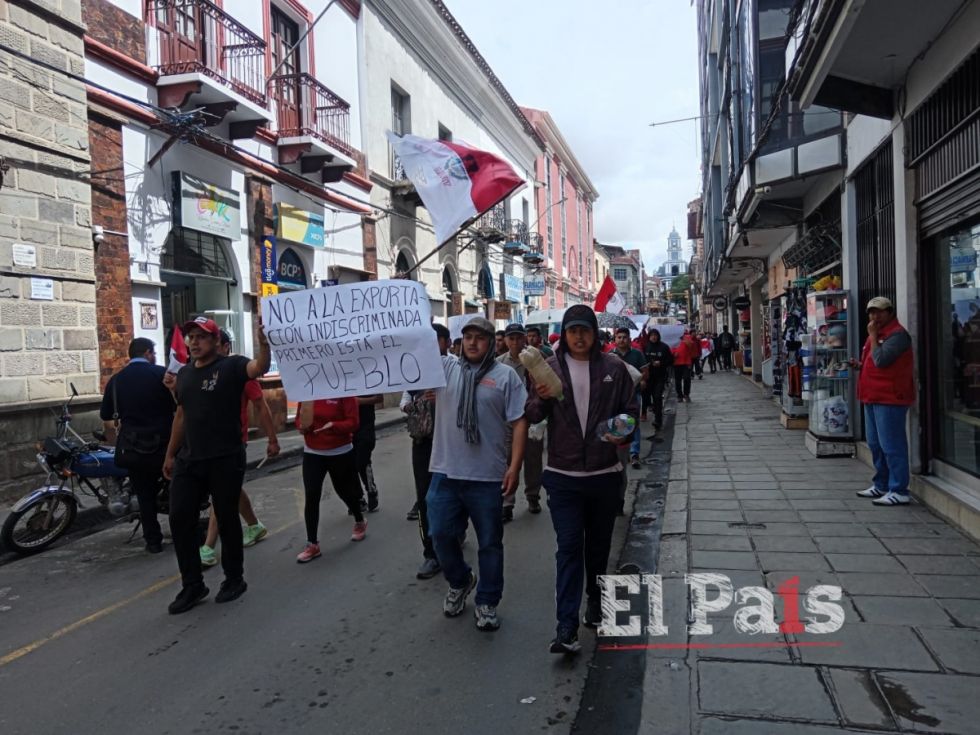 Carniceros marchan en Tarija y exigen frenar exportación de carne