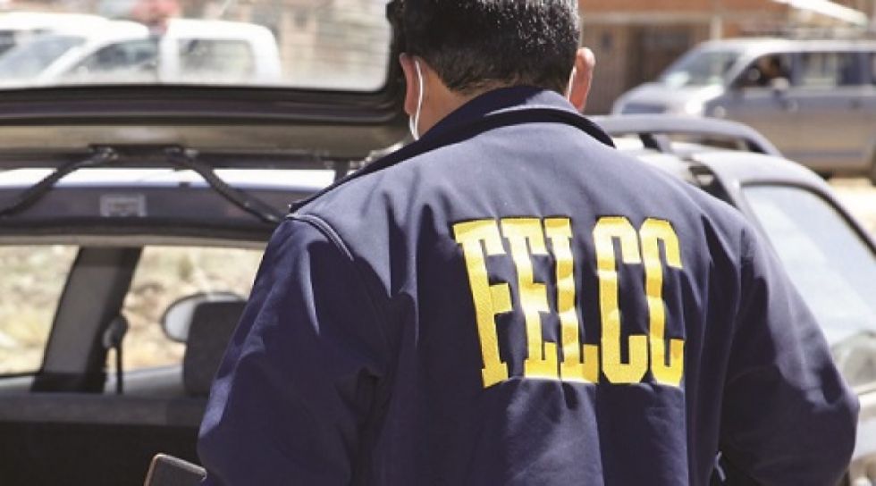 Una mujer fue apuñalada por su expareja; las hijas de la víctima presenciaron el crimen