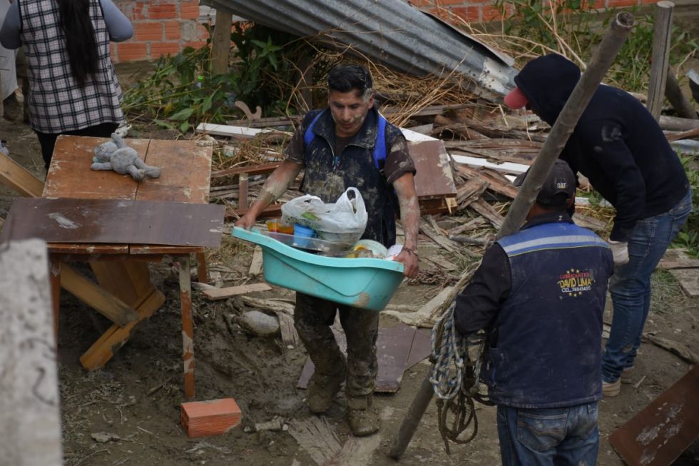 Mazamorra en Bajo Llojeta: Un hombre estuvo al menos 10 horas con el barro hasta el cuello