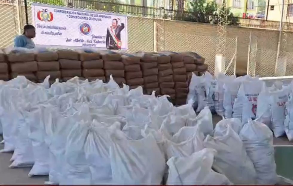 En la Víbora Negra, Gremiales reciben víveres y mercadería 