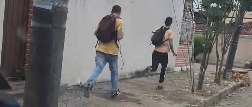 Apuñalan a un taxista; dos extranjeros sospechosos fueron aprehendidos