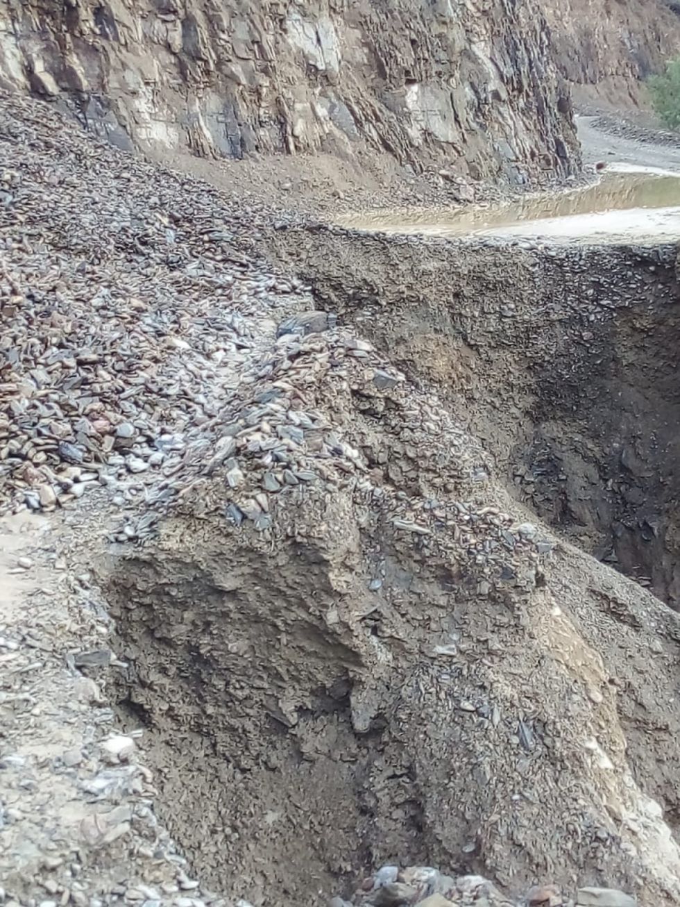 Derrumbe interrumpe el tránsito en la carretera Tarija-Villazón