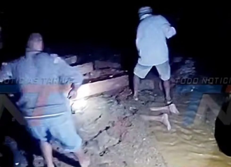 Un hombre murió aplastado por una pared, trataba de sacar el agua de su vivienda 