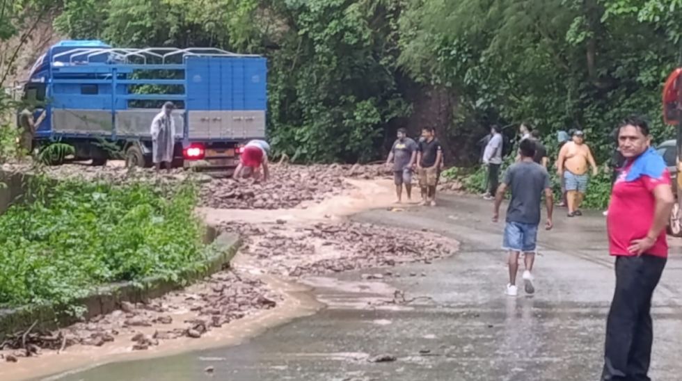 Derrumbes afectan la carretera Bermejo-Tarija tras intensas lluvias