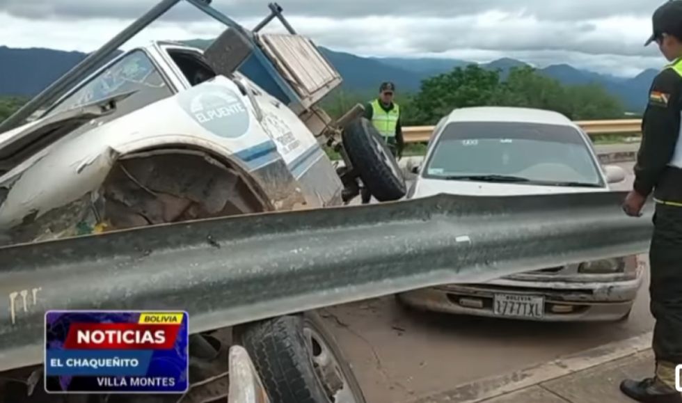 Reportan accidente entre un automóvil y una camioneta en la Ruta 9