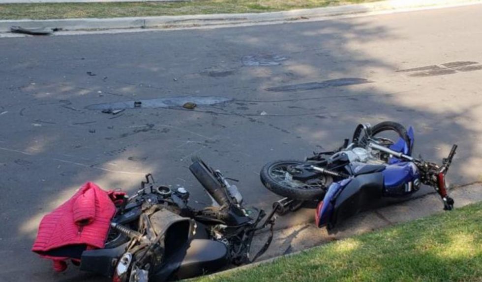 Ebrio chocó contra un motociclista