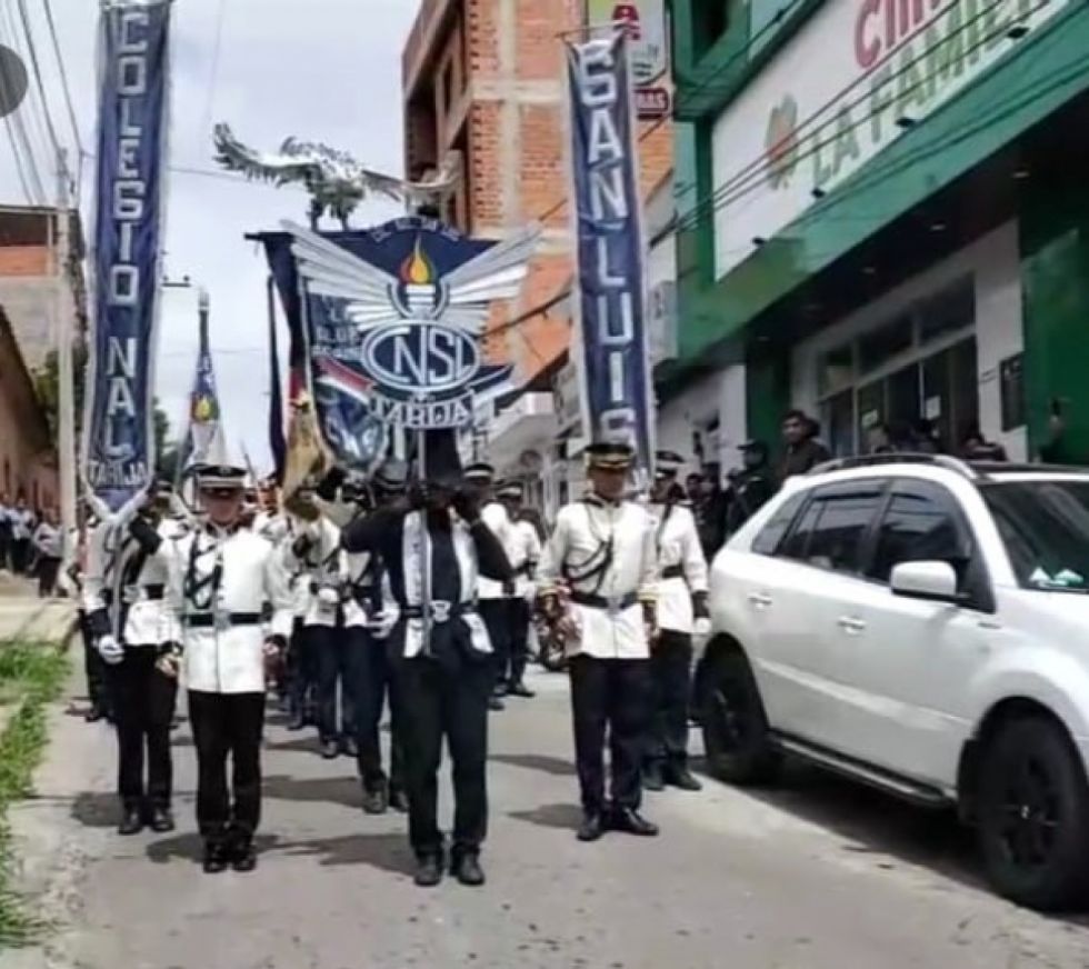 Homenaje de la banda del Colegio San Luis a compañero que enfrenta diagnóstico terminal