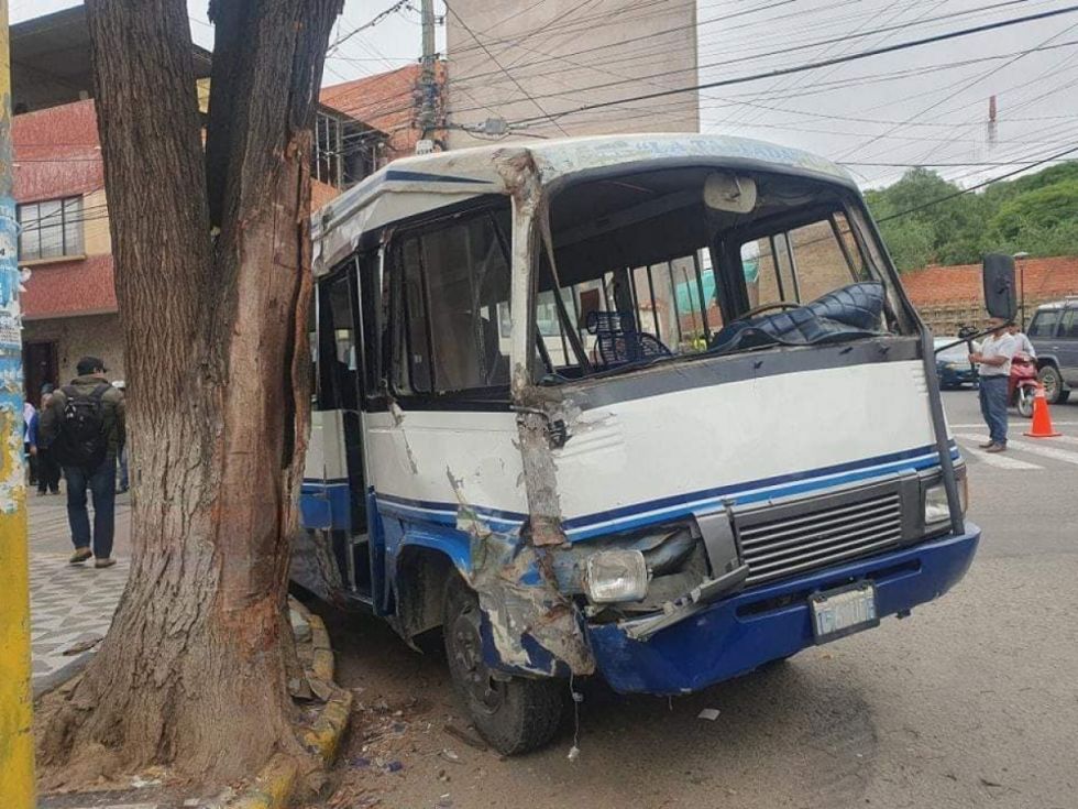 Varios heridos por colisión de micros
