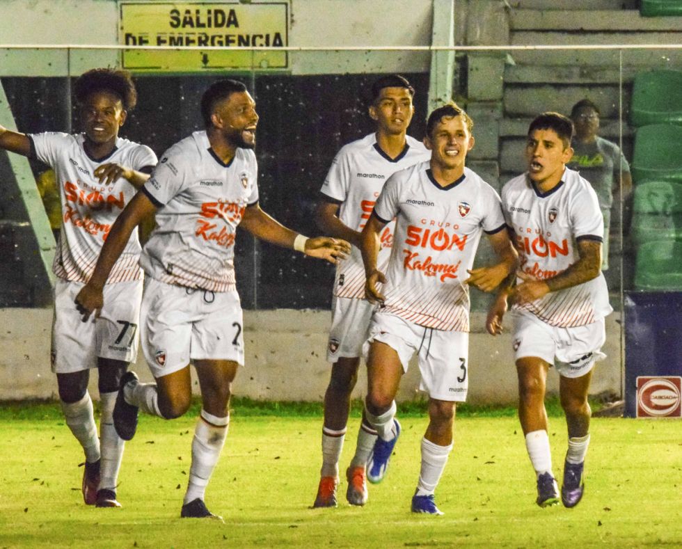 Royal Pari vence a Oriente Petrolero con dos penales 