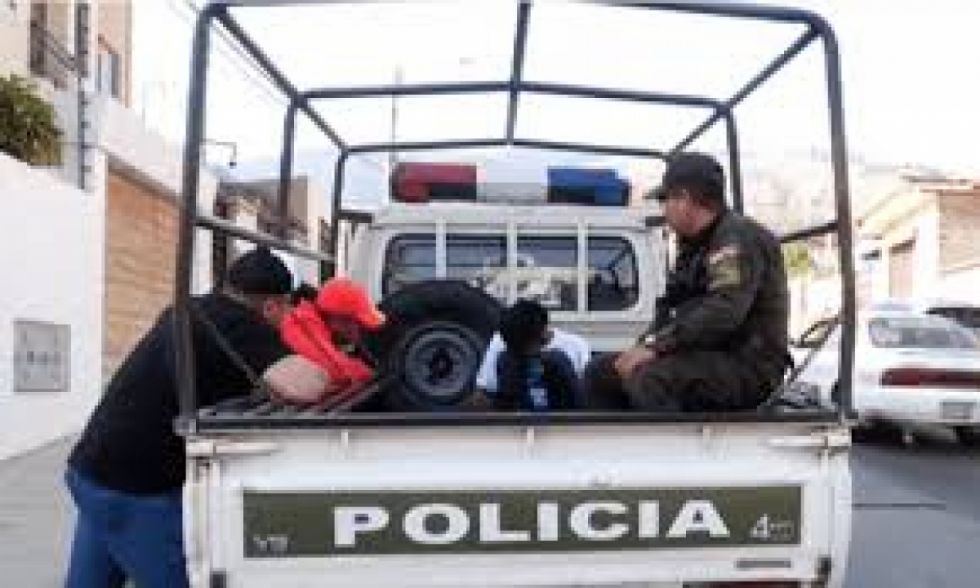 Vecinos atrapan a motochorro