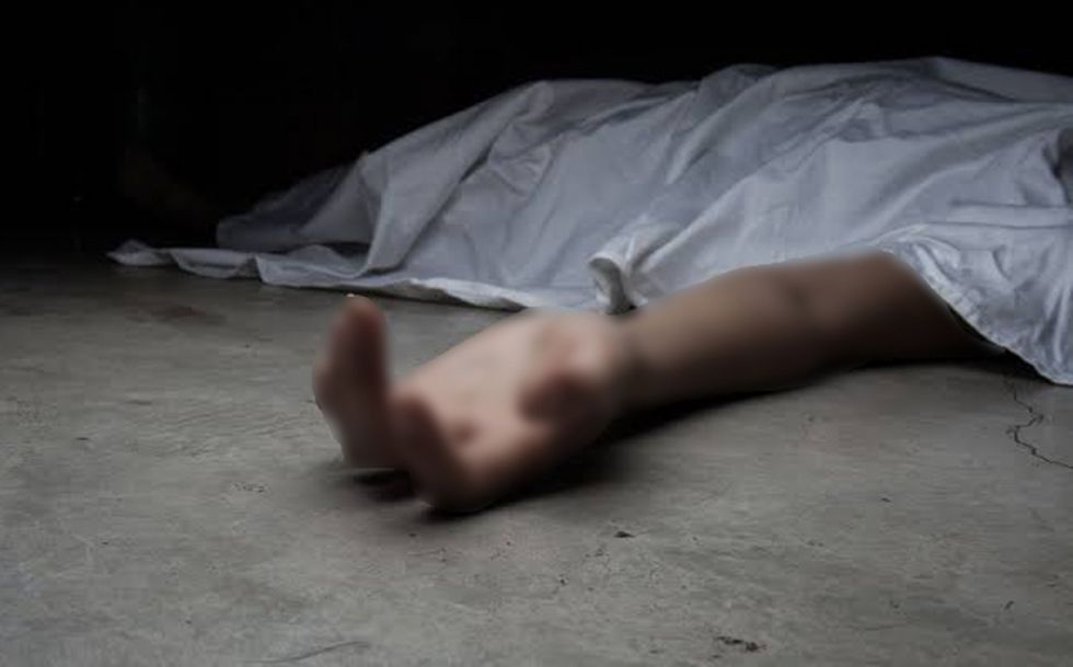 Investigan homicidio suicidio de joven hallada en Curqui