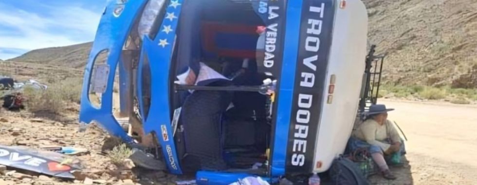 Registran nuevo vuelco de un bus en la ruta Villazón-Tarija 