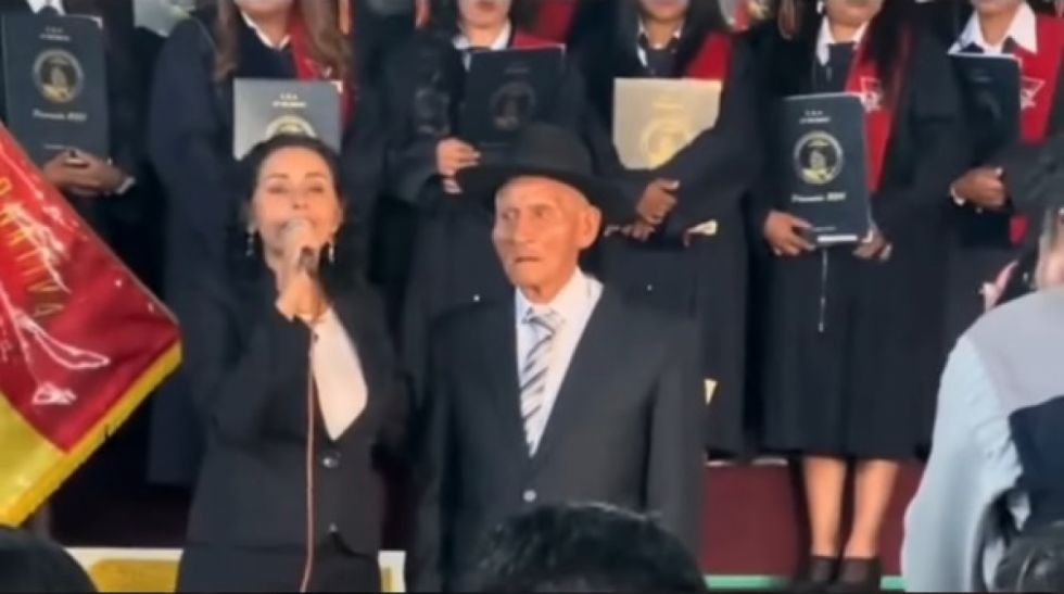 A sus 80 años don Pedro cumplió su sueño, aprendió a leer y escribir 