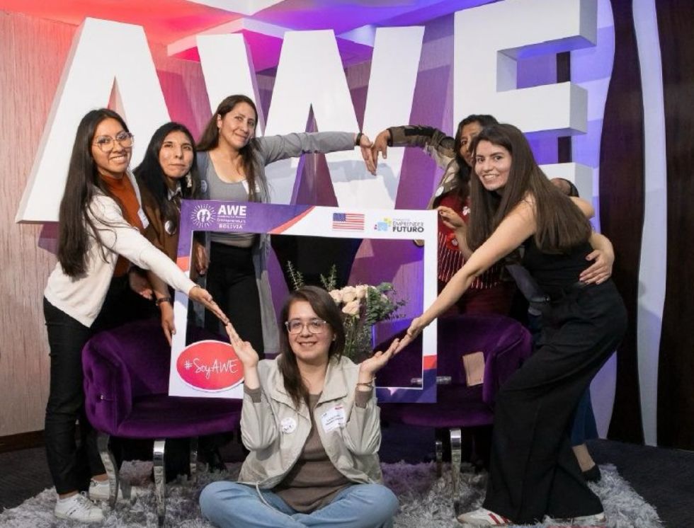 AWE Bolivia capacita a 45 emprendedoras en Tarija
