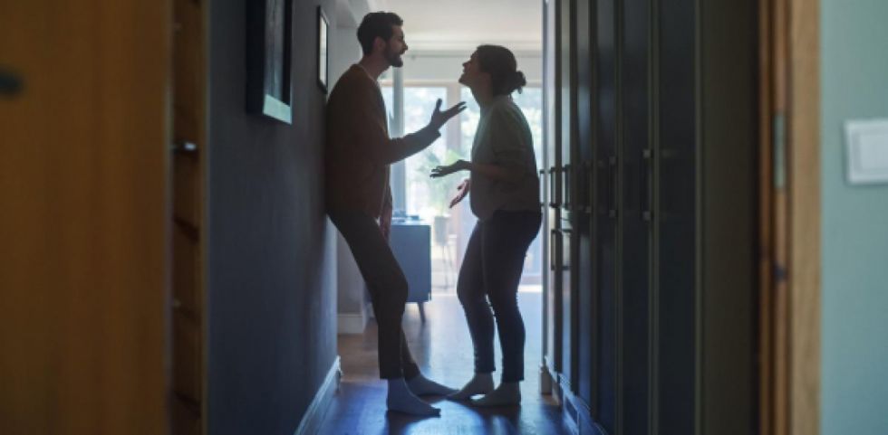Los padres primerizos también  sufren: “Ella toma el mando”